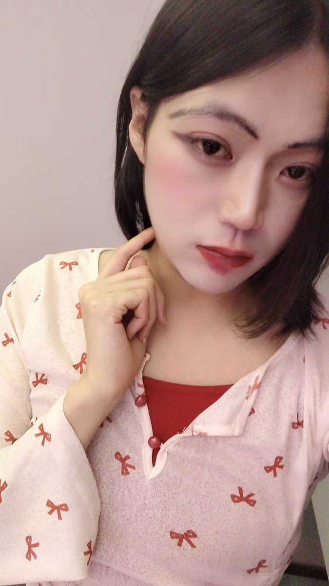 qrpqpr's tweet photo. 成都一起吖？嘿嘿。 #成都男娘 #伪娘 #人妖 #真发男娘 #cdts https://t.co/6roE7CcqBP