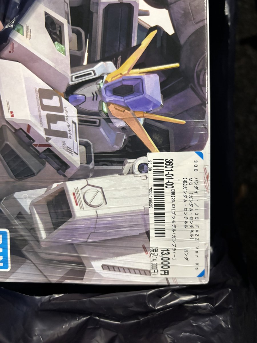 nabesanz0323's tweet photo. もうさぁ、3年は追っかけてるけどプレ値とかで躊躇したりとか、いつか定価で手に入るんじゃ!とかもう疲れたのよね。ここらで手を打ちましたよw移動時間とか、交通費とか考えると。並んでも買えないとかね。この時のためにいつも¥13000別で入れてたのよ。 #ガンプラ #FAZZ https://t.co/tNyQdpMu77