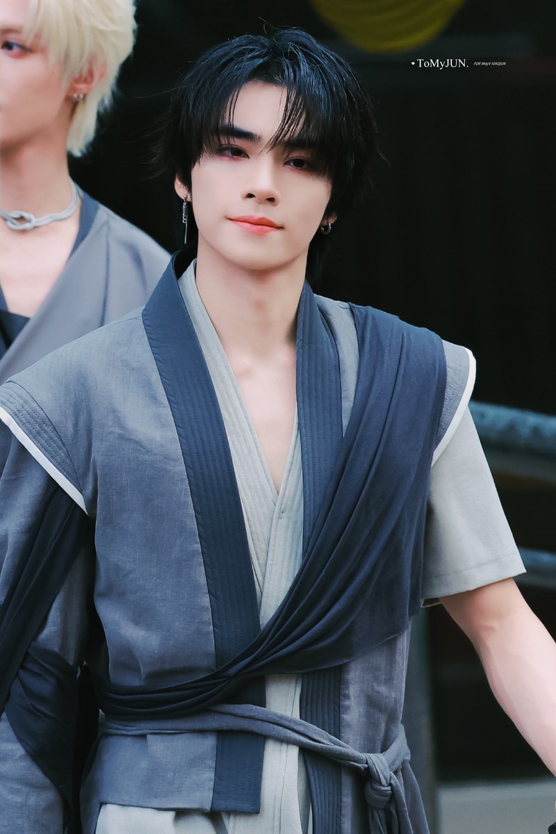 ToMyJUN0808's tweet photo. 260814 뮤직뱅크

#샤오쥔 #XIAOJUN #肖俊 
#WayV #威神V https://t.co/VRyUNai1wx