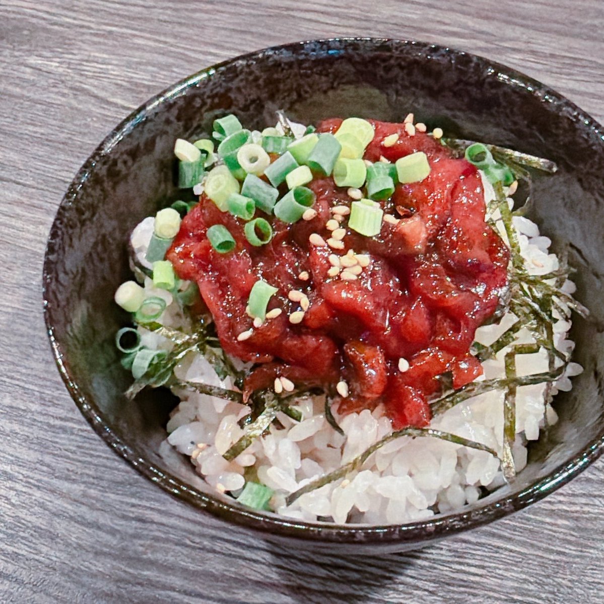 junineblog's tweet photo. 一口馬ユッケ飯！
全然一口じゃない…！最高です🐎

久々に白楽の推しビール屋さんにて
#254BeeR https://t.co/Pi5ZV5MmeK