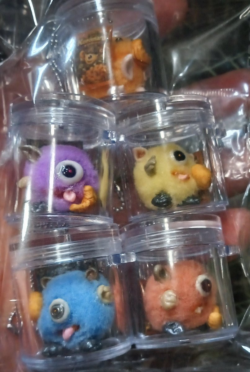 ASoBo2014's tweet photo. コロ丸がおやつ片手に散歩用カプセルに入りました

中はクーラーが効いて快適らしいです 😚

#ちいさいもののマルシェ https://t.co/6yb7nUsmV5