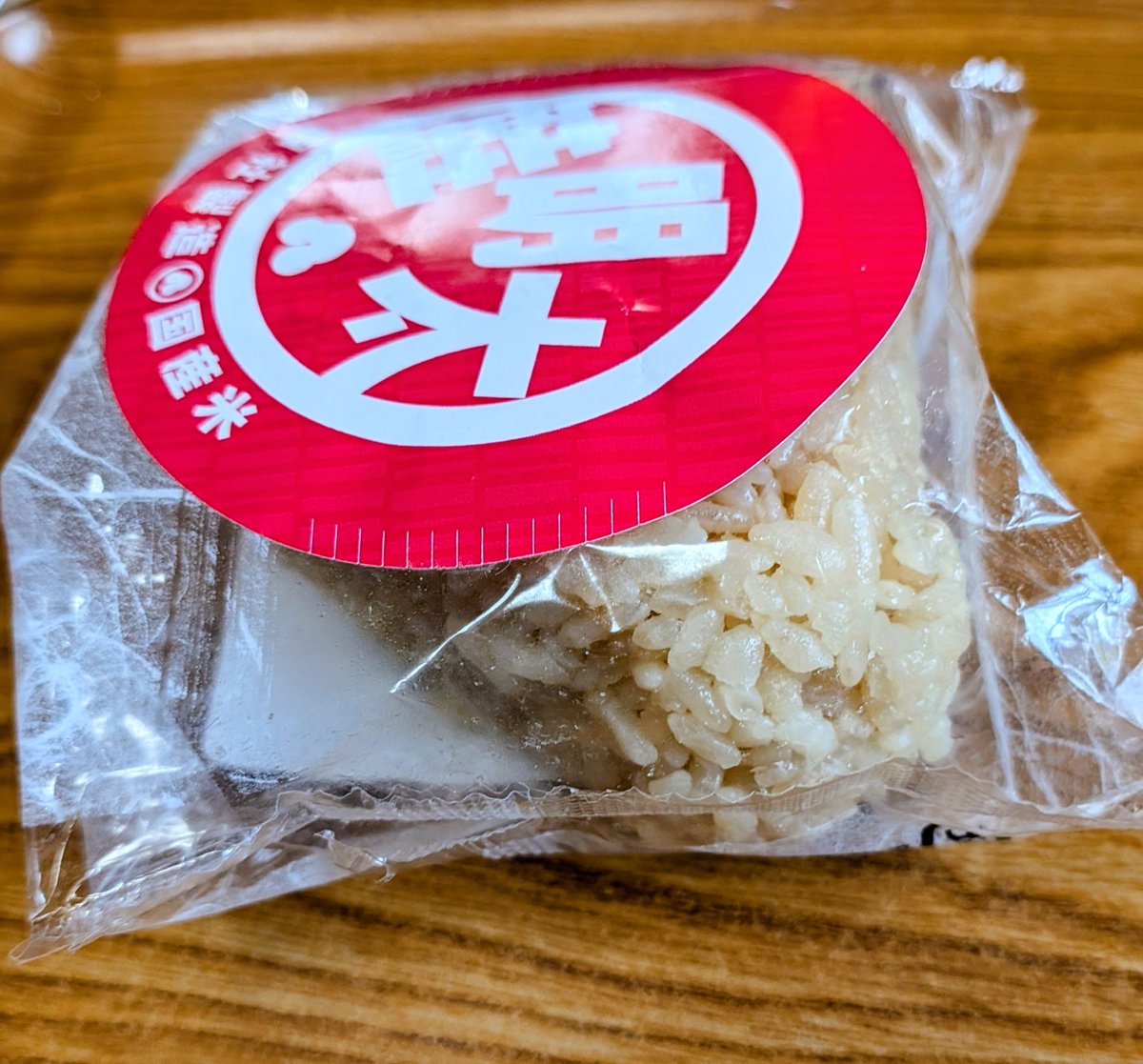 tak_power_'s tweet photo. こちらはトライアルで購入した、炊き込みご飯のおにぎりで、中身は鮭と明太子ですが、鮭の身と明太子(たらこ)の組み合わせのおにぎりは初めて食べました。
ごちそうさまでした🙏
#おにぎりウィーク
#山下家
#FMいるか
（まだしつこく）#ヤマシタ春のパンツまつり 😂 https://t.co/uSH90lkQ13