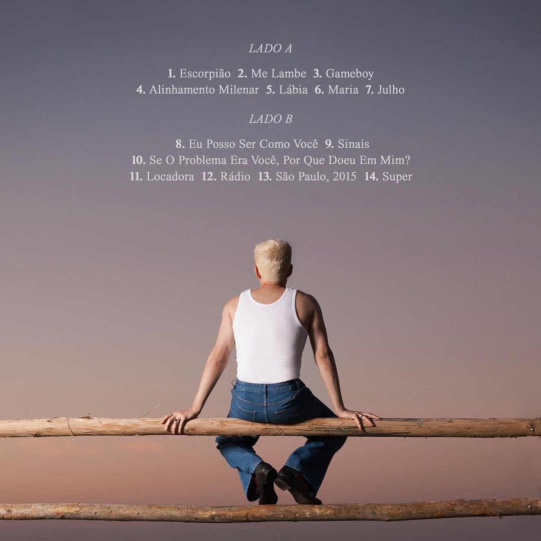 sitejaobrasil's tweet photo. Há 3 anos, Jão lançava SUPER, seu quarto álbum de estúdio e o último da saga dos quatro elementos, representando o fogo. O álbum teve, na época, a maior estreia de um álbum na história do Spotify Brasil, com mais de 8,1 milhões de streams, além de emplacar todas as suas músicas no Top 200 da parada. SUPER garantiu prêmios como Álbum do Ano e Capa do Ano.