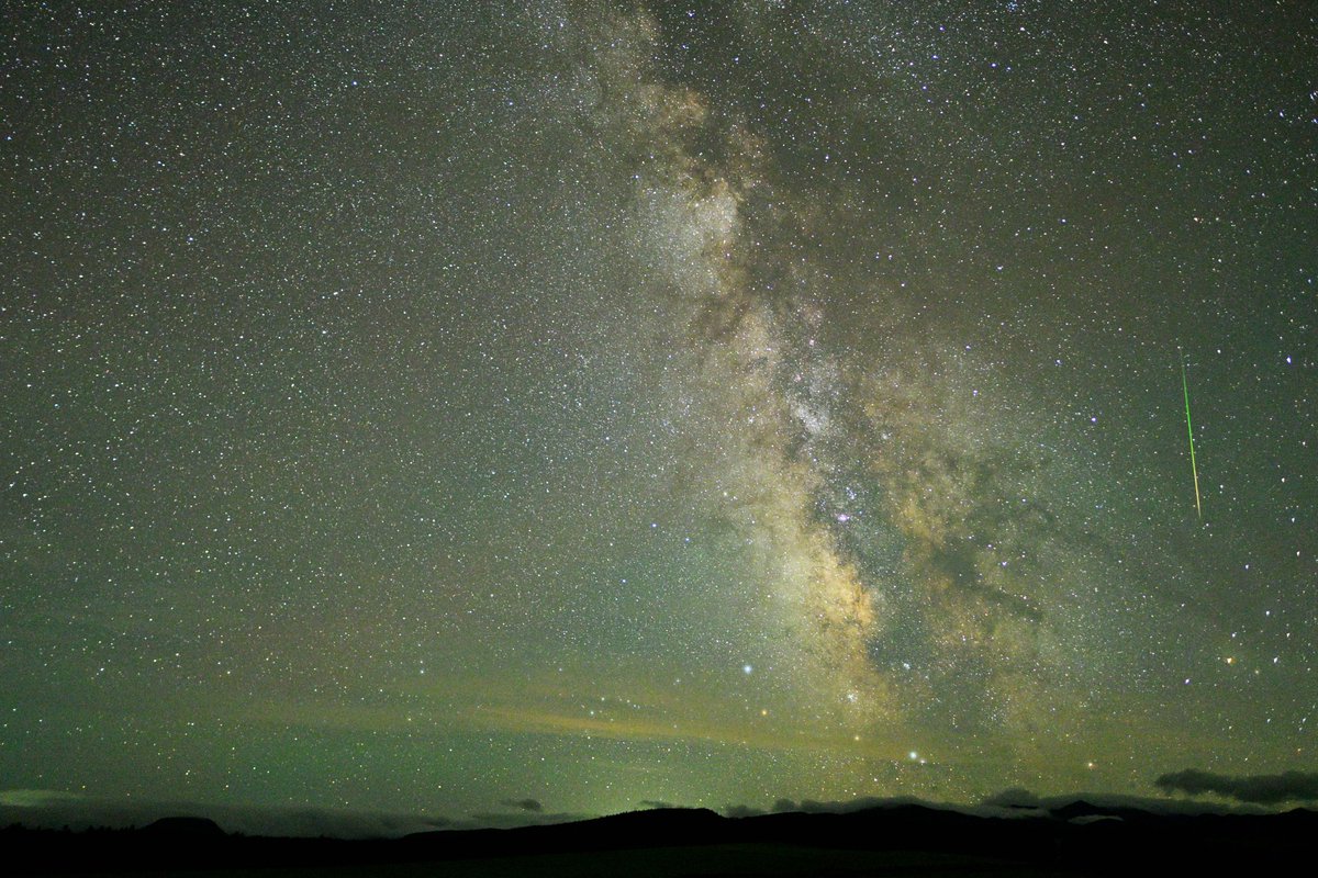 novem16299's tweet photo. 寝てなんかいられない夜＠大平高原
＃ペルセウス座流星群　＃大平高原　＃遠軽町

Sleepless night@Taihei highland
#The_perseid

兴奋地睡得不着觉@大平高原
#英仙座流星雨 https://t.co/jwnxaJQgok