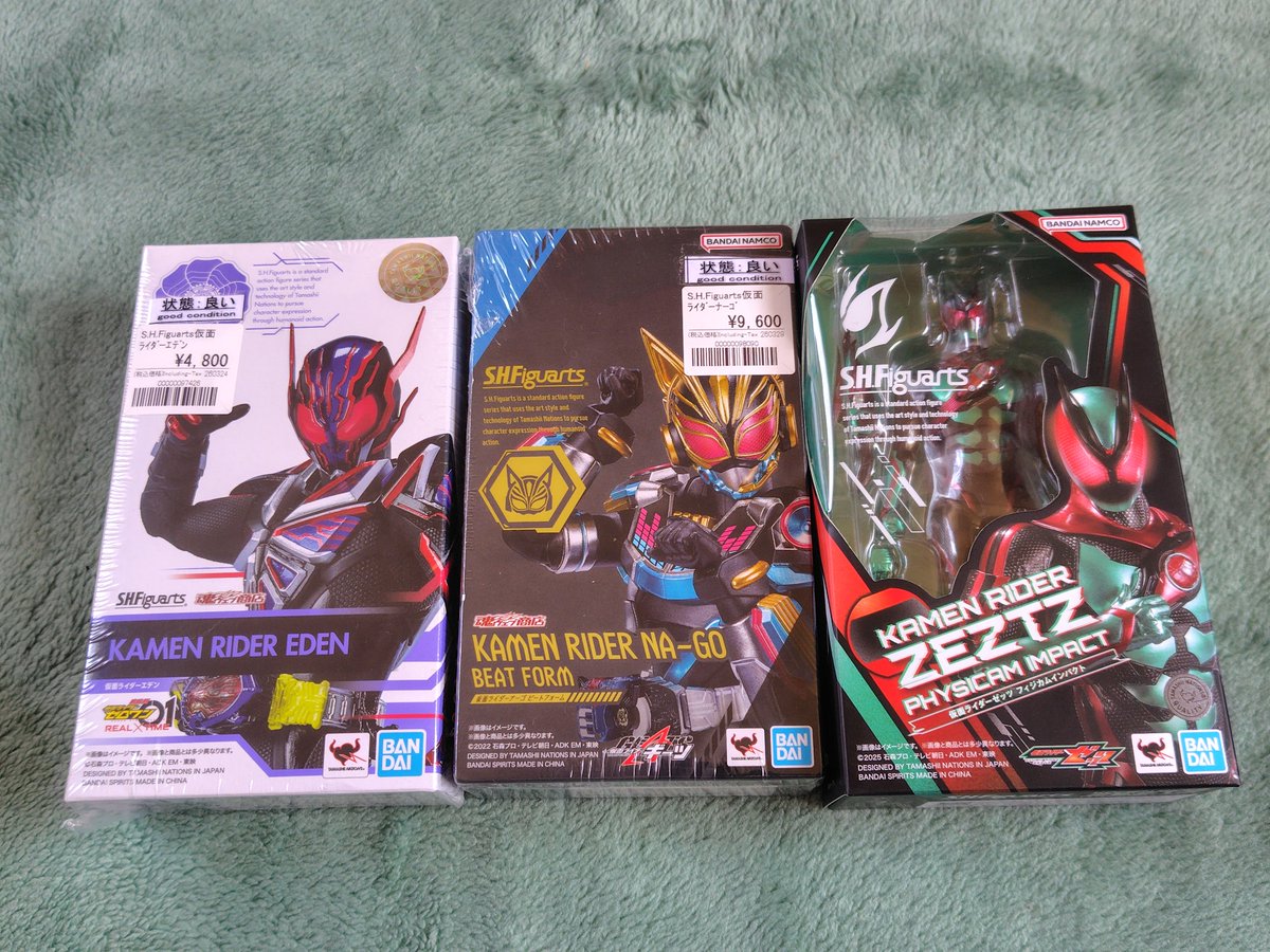 zerocure_0515's tweet photo. まだ開封できてないモノが振り返ってみても多すぎる
アクスタは開封してない状態のビジュアルが良すぎるせいもあるけどそれにしても多すぎるな https://t.co/ndy9MlUr3X