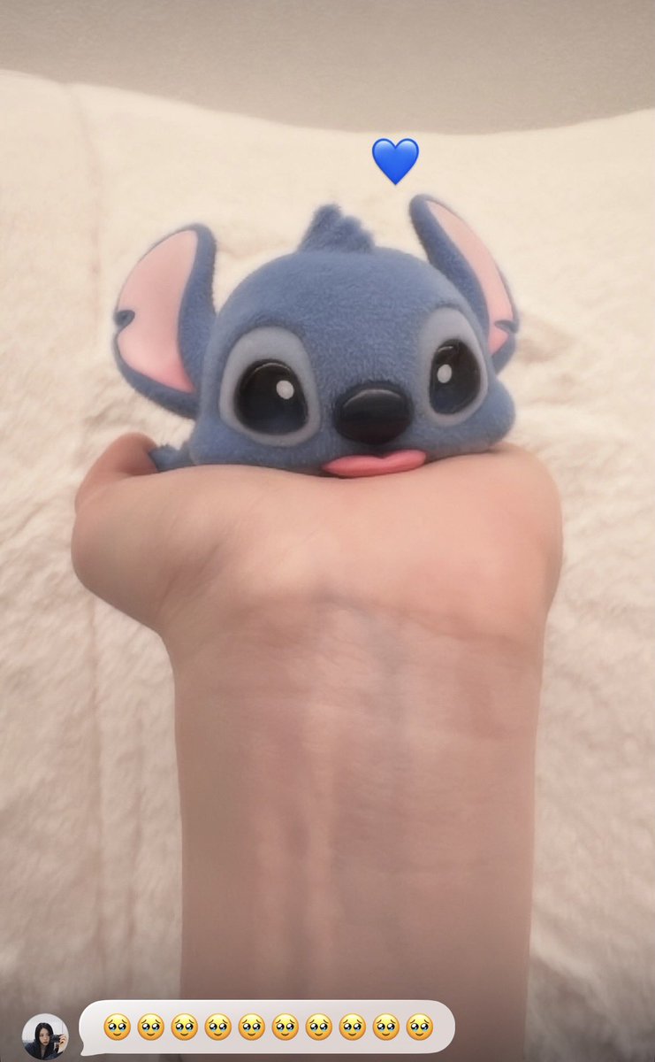 okataro1541's tweet photo. マヤちゃんが買ってたから
スティッチ買ってみた！🤭💜
マヤちゃんと同じの出なかったけど
どちらも逆さまポーズ笑🤣🤣🤣
可愛いから良いかな😄💜
舌ペロのやつ欲しかったなー☺️💜

#MAYA_bubble
#NiziU #WithU #MAYA https://t.co/VY45OFiVVc