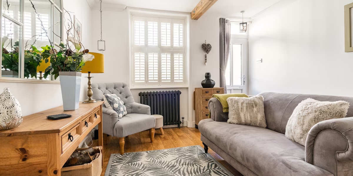 TheGoodDogGuide's tweet photo. Beautiful Bijou Holiday Cottage near #Deal Beach #Kent
With bars, restaurants & boutique shops all within walking distance.
Bijou Cottage was built in the 1800's, small & perfectly formed. It's location makes it the perfect gateway to either London or Europe.
Sleeps 3 people & 3 doggies! 
https://t.co/vVpdhvog5d