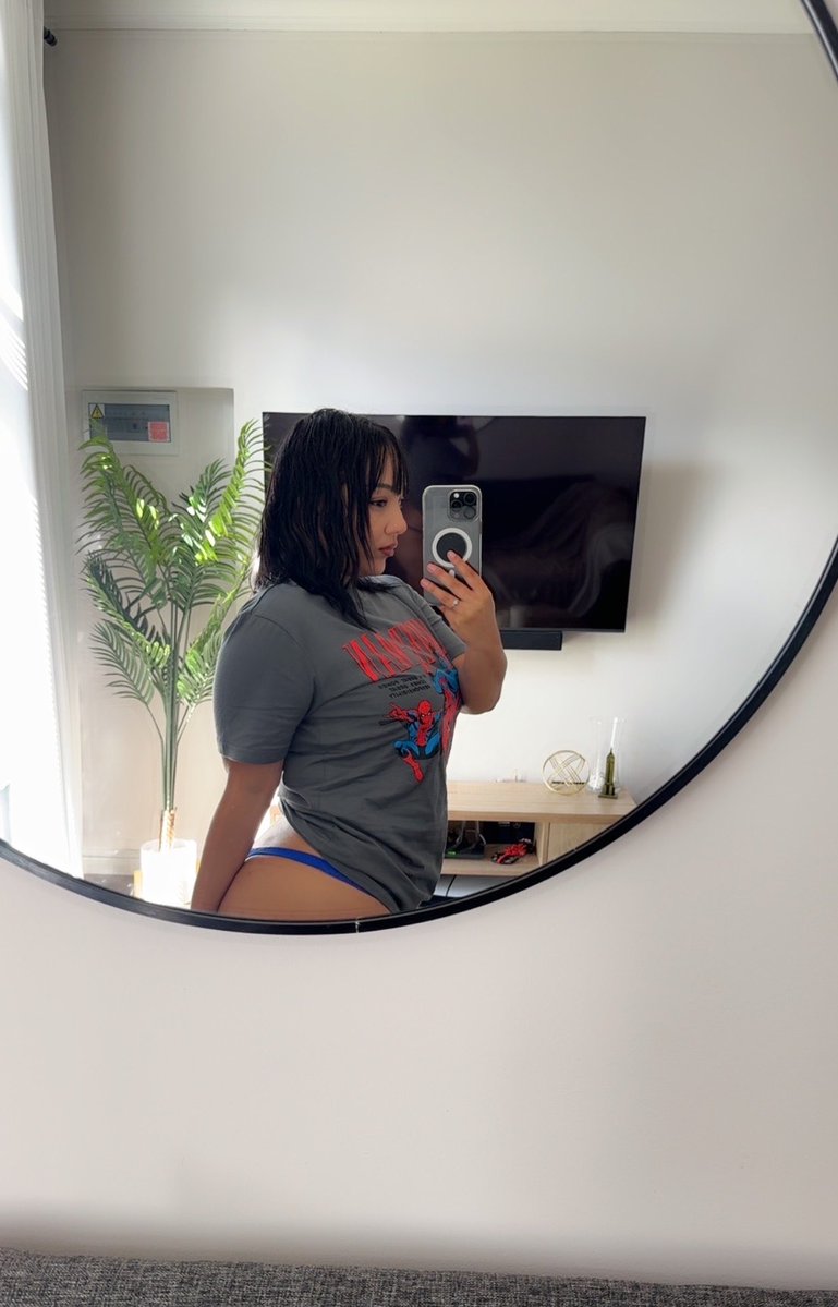 luvlennyx's tweet photo. TVs reflection exposing me is crazy work🤣 https://t.co/CQ3igxvRbt