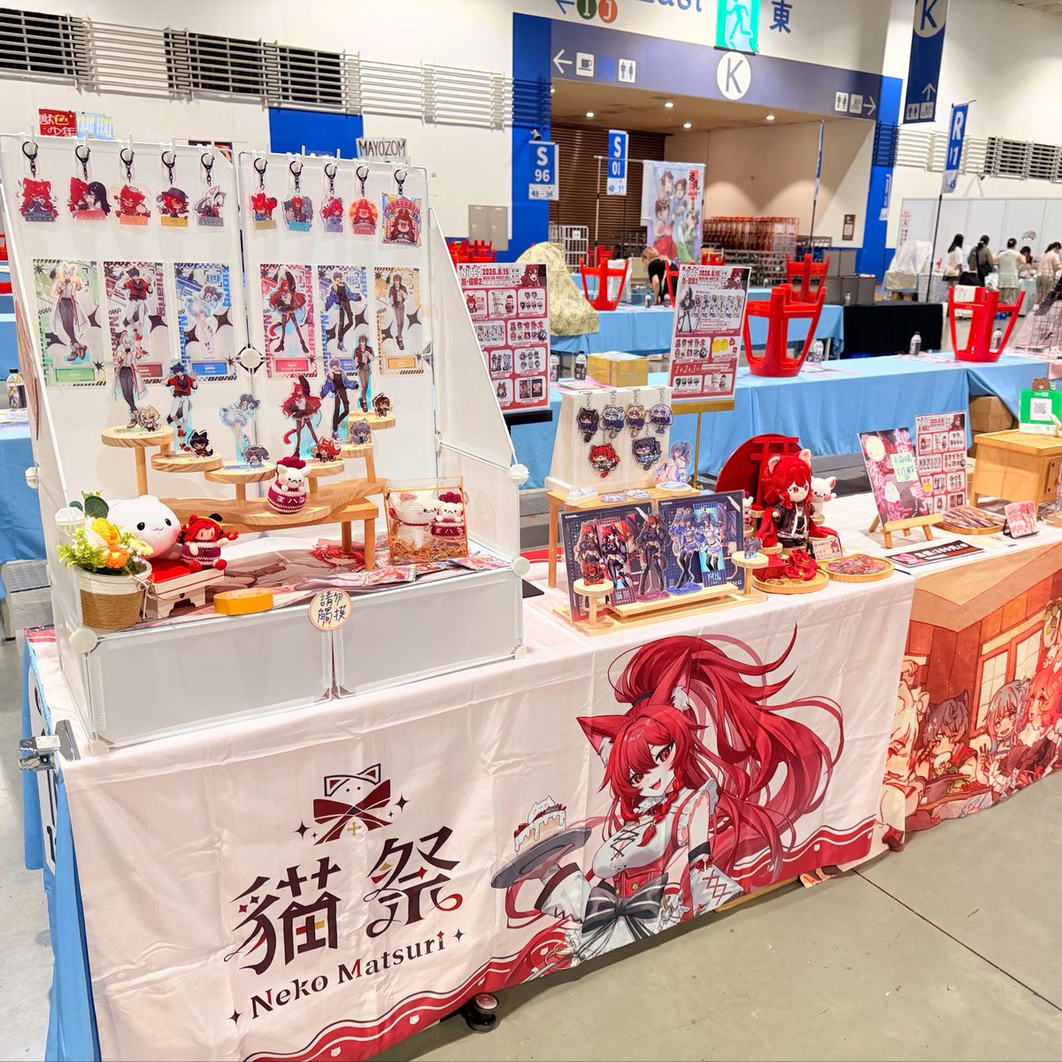 nekomatsuri_25's tweet photo. 📣小精靈現場速報

擺攤完成，三攤超大空間🥰
超級壯觀⋯超級開心😭❤️

全新商品等你收集❤️💜💛🖤🩵💚
賣出三百枚金幣！解鎖貓耳狗狗阿貝🥵❤️‍🔥

隱藏吊飾藏在盲包之中！神之一手就是你！

可愛貓祭娃等待他的新主人🥺❤️

OC吊飾極少量登場🦈

充滿紀念的商品等你帶回家🫶

好多好多商品我說不完！快來！ https://t.co/NSWHf0myuU