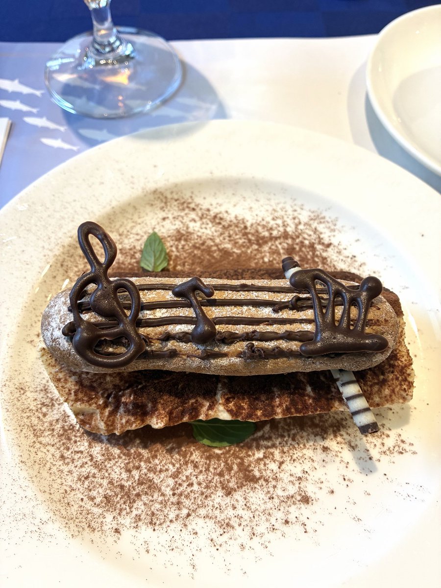 yuraginohibi's tweet photo. ハープ仲間と「弾いて！聴いて！呑んで！食べる！」🪉🎶🍷🍽️

お楽しみのシェフ特製デザートは、ハープがあしらわれた絶品ティラミスでした✨🎼😋

猛暑の中、今年もみんな元気に集まれたことに感謝です💖

#一年に一度
#真夏の集い
#ハープの日
#アンシェーヌ藍 https://t.co/vLjifsBgTh