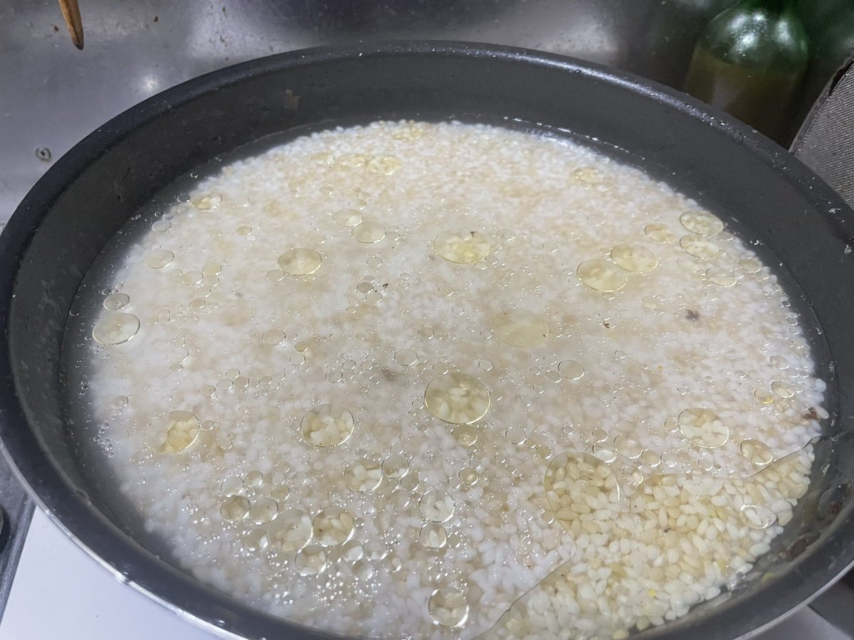 Nestiack's tweet photo. ご飯はフライパンで炊きます https://t.co/dwoDWoWbA2