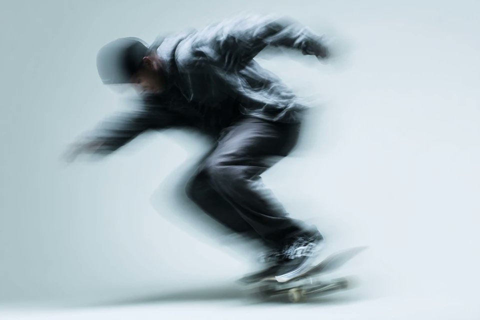 azed_ai's tweet photo. Prompt share: Sport Advertising

💬Prompt:
A blurred silhouette of a [subject] in motion, wearing a [color] sports kit, captured with a slow shutter for dynamic motion blur. High contrast, minimalist composition with no logos or text. Neutral background, abstract, and energetic. Editorial style reminiscent of [Brand] advertising

Check ATLs for inspiration ✨
