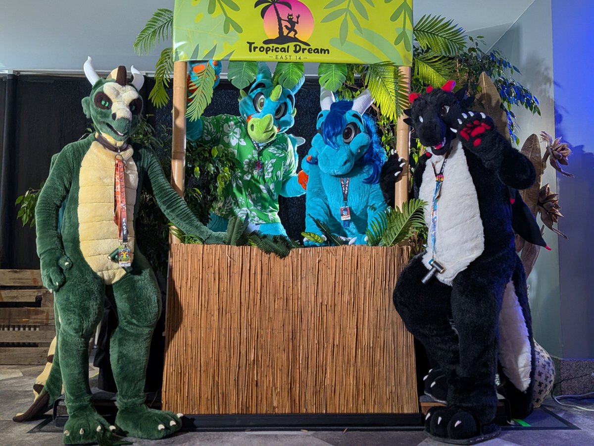 AkahitoDragon's tweet photo. Hey there, would you like to enjoy a cocktail in the tropical paradise at the #EAST ? 🍹
Don't worry, we don't bite (usually) 😜 

with @DragothCave @GirlLowrider @Preturnax 
📷 @fur_nerox 
#FursuitFriday #EAST14 https://t.co/AqBdONG3TU