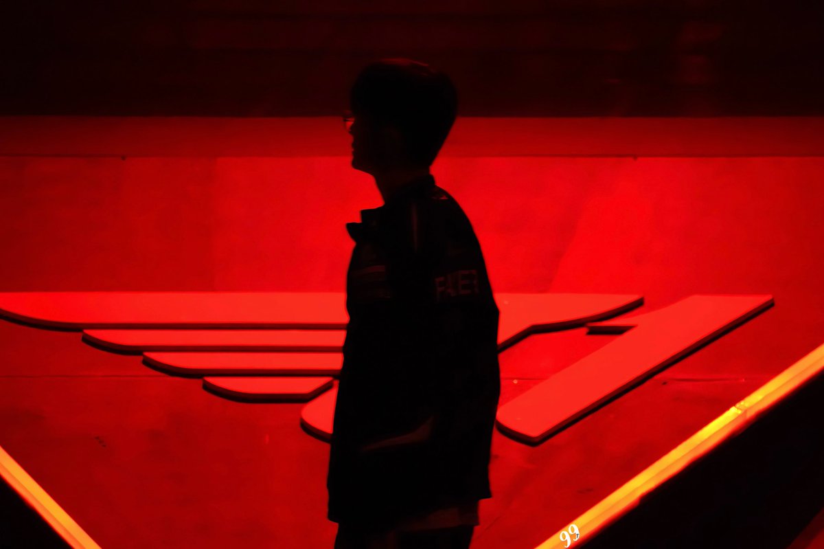 99canfly99's tweet photo. 260814 T1 HG

STILL FAKER.

#FAKER #페이커 https://t.co/jX4PwBZGt8