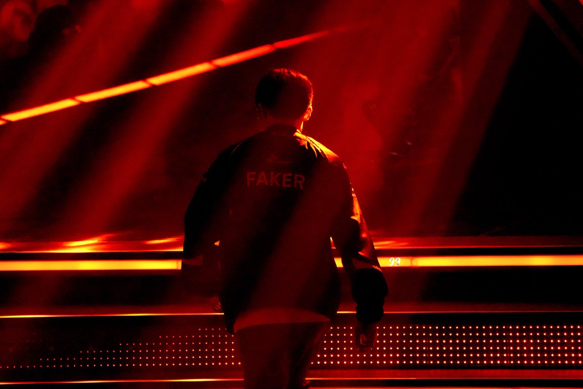 99canfly99's tweet photo. 260814 T1 HG

STILL FAKER.

#FAKER #페이커 https://t.co/jX4PwBZGt8