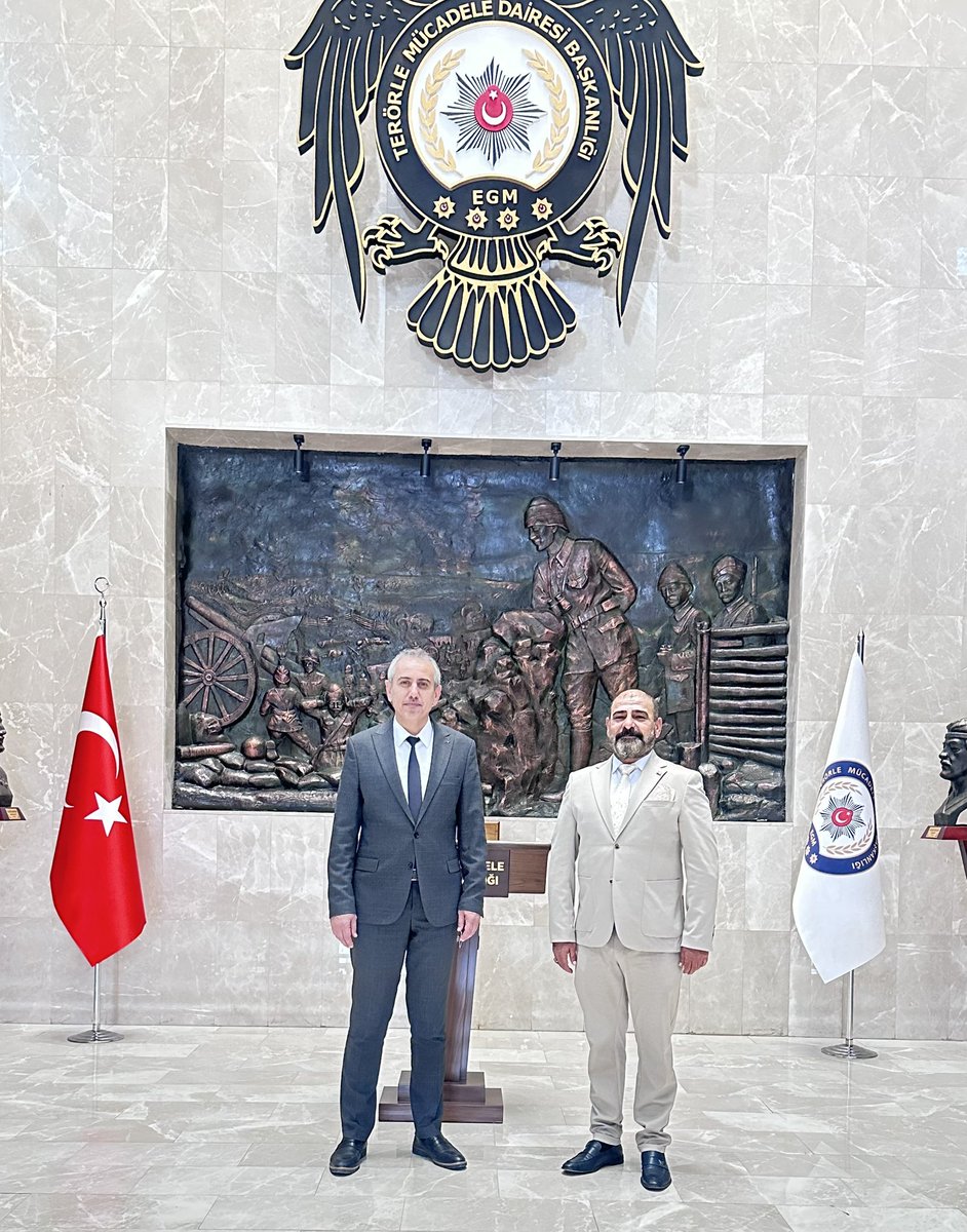 Celalgoger's tweet photo. Terörsüz Türkiye Sürecinin günümüze uzanan meşakatli yolunun görünmeyen kahramanlarından,

TEM Daire Başkan Yardımcısı Sayın. Mustafa Yalçın Güven beyi,

Ankara da Ziyarette bulunduk,

Sayın Başkanıma, 
Kıymetli kabulleri ve nazik ilgilerinden dolayı, 
En kalbi duygularımla şükranlarımı arz ediyorum.🇹🇷🇹🇷🇹🇷

@rterdogan 
@dbdevletbahceli 
@akparti 
@mustafaciftcitr 
@tcicisleri 
@ValiFidan 
@EmniyetGM 
@TEMDairesi
