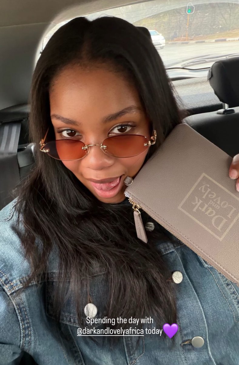 liemataghandler's tweet photo. Liema Pantsi is out with #DarkandLovely .Infront Jet Store in Sandton City LLF please go meet and buy the products 🌸🌸

Lets run brand tags shall we🫰🏽🌸

LIEMA FOR DARK’N’LOVELY
LIEMA PANTSI THE BRAND
#DarkAndLovelyXLiema
#LiemaPantsi https://t.co/s968hfhnTI