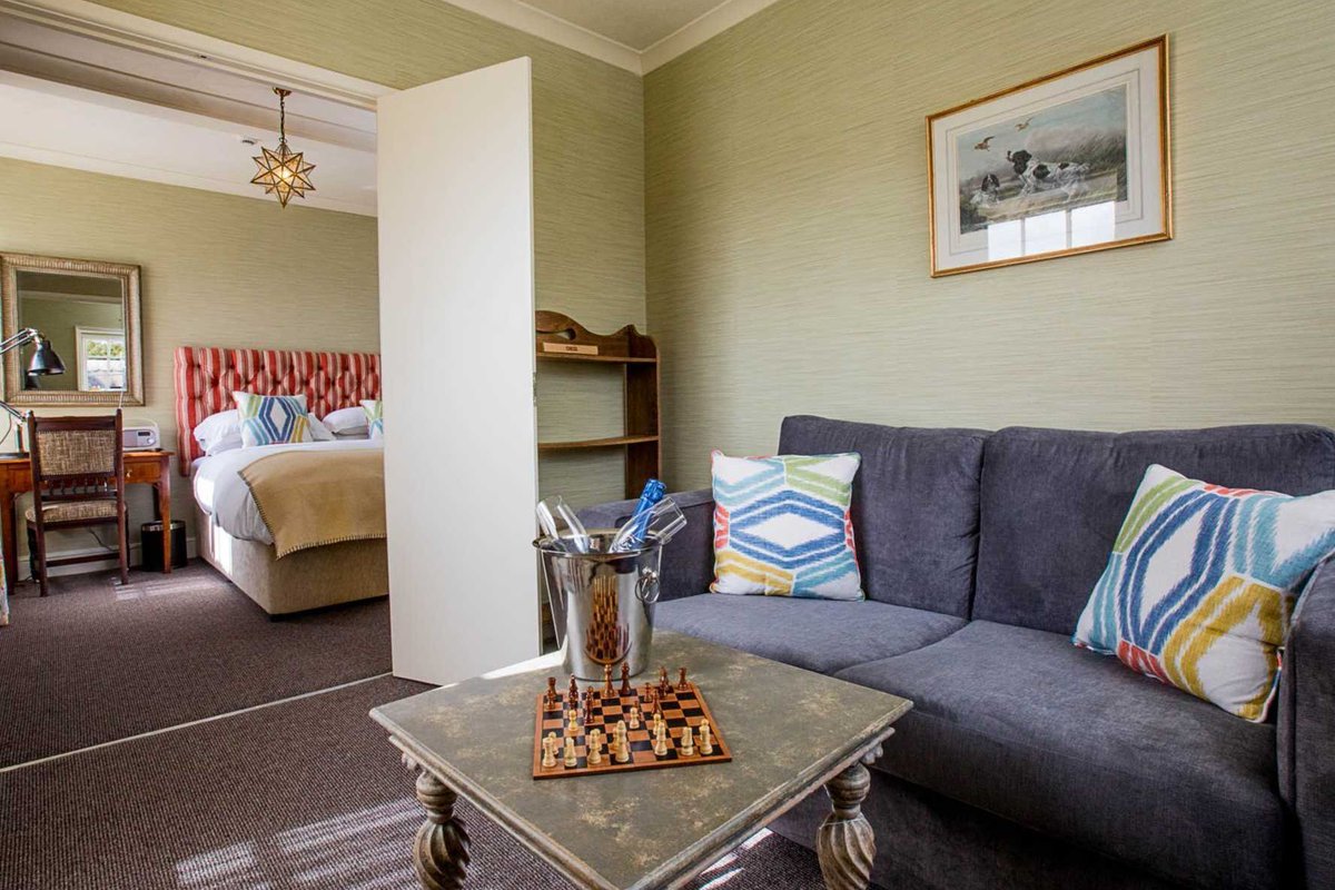 TheBBDirectory's tweet photo. Stay at The Hawk Inn in Amport, Hampshire!

With 9 stylish bedrooms, guests can enjoy a welcoming stay with plenty of character.

https://t.co/wmUhh4tDn2

#TheHawkInn #Amport #Hampshire #Andover #PubWithRooms #Staycation #BandBStays #PetFriendly #FamilyFriendly #CouplesStay https://t.co/bkSuu3EuWi