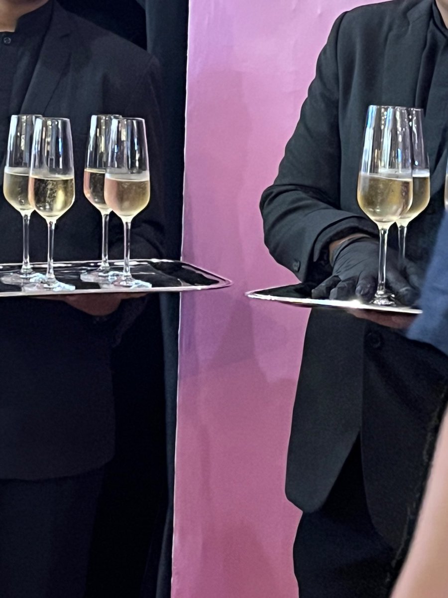 cococinn's tweet photo. champagne yg diminum mingyu https://t.co/iNVnfKi1KL