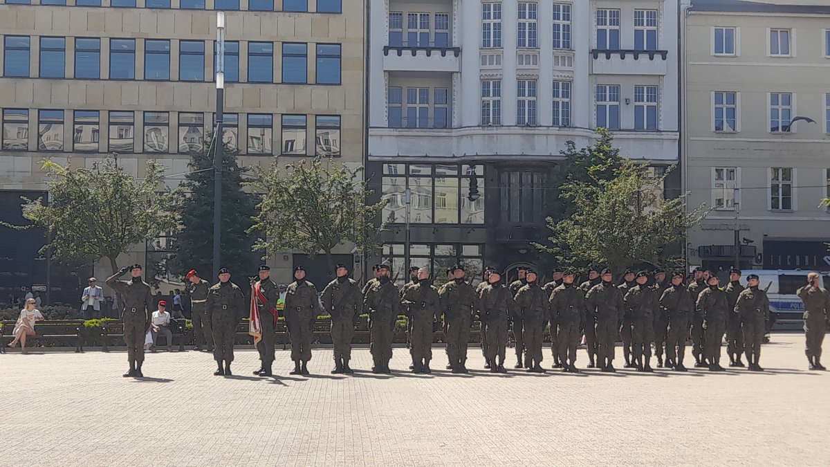 konsulat2000's tweet photo. On the eve of Polish Army Day, we had the honor of participating in the ceremony in Poznań. Long live the Polish Army. @KosiniakKamysz @MON_GOV_PL @IEAmbPoland @IrlEmbWarsaw @MSZ_RP https://t.co/bCGmMs7WO4