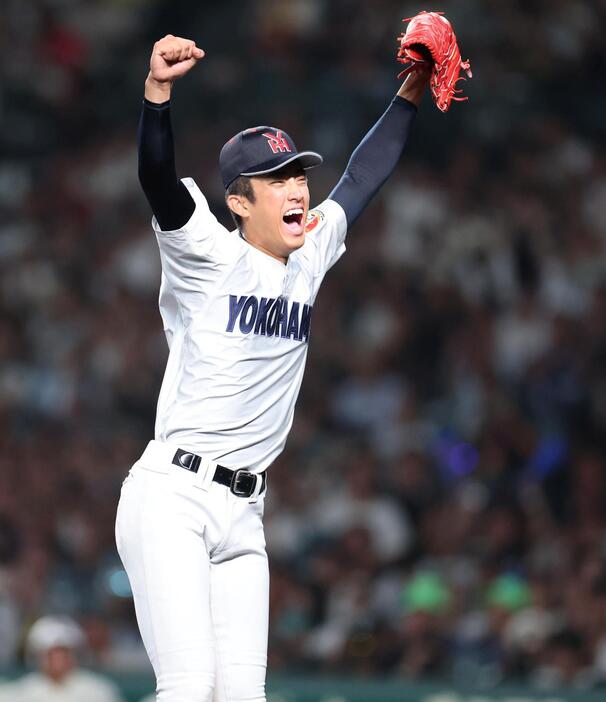 gnomotoke's tweet photo. 横浜　織田翔希が甲子園最速156キロ計測　甲子園が騒然（デイリースポーツ）-Yahoo!ニュース https://t.co/3ZJ6GoXPVy

甲子園でスコアボードに表示された球速では最速となる156キロをマークし、最大のピンチを無失点で切り抜けた。 https://t.co/uuH3RfCi3t