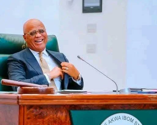 MobilePunch's tweet photo. 𝗘𝗻𝗼 𝗿𝗲𝗮𝗳𝗳𝗶𝗿𝗺𝘀 𝘀𝘂𝗽𝗽𝗼𝗿𝘁 𝗳𝗼𝗿 𝗜𝗯𝗼𝗺 𝗔𝗶𝗿, 𝗨𝘆𝗼 𝗺𝗮𝗶𝗻𝘁𝗲𝗻𝗮𝗻𝗰𝗲, 𝗿𝗲𝗽𝗮𝗶𝗿 𝗳𝗮𝗰𝗶𝗹𝗶𝘁𝘆

𝗥𝗲𝗮𝗱 𝗠𝗼𝗿𝗲: https://t.co/UfhiyddFX4 https://t.co/ajeRJjaQWi
