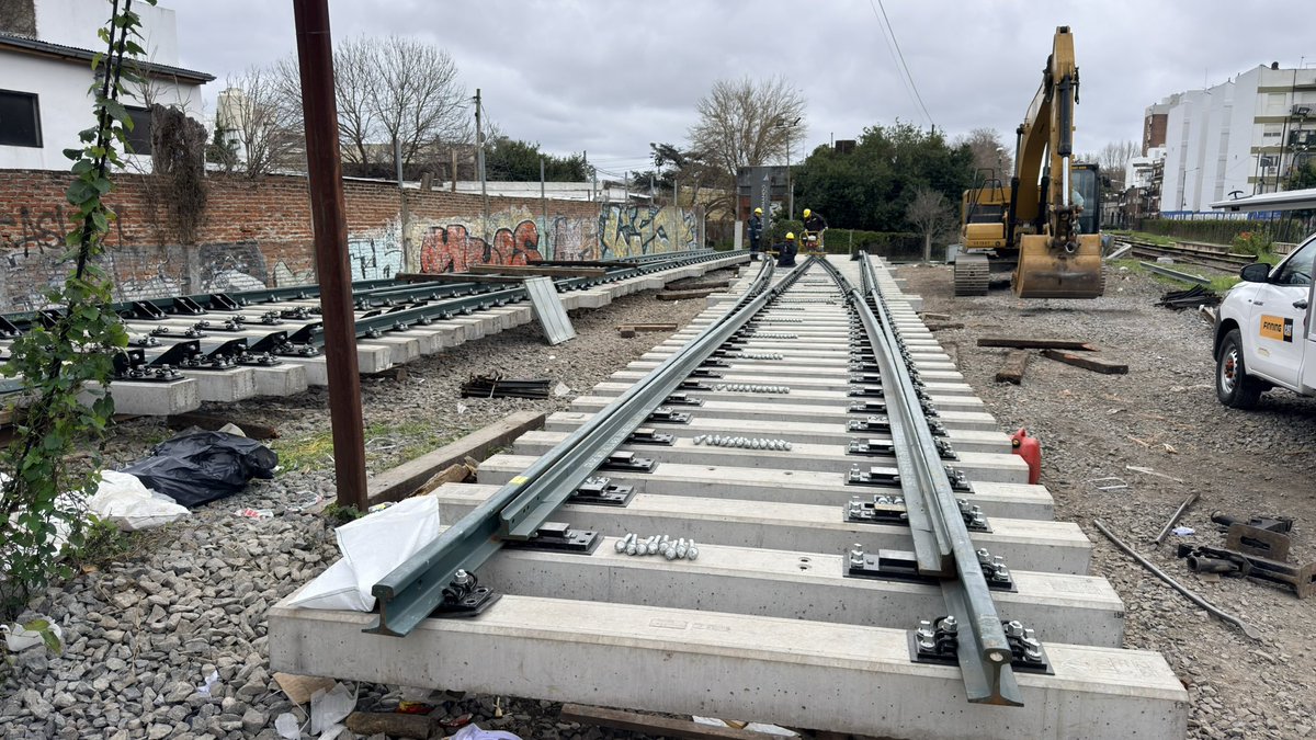 Nicotransito's tweet photo. Tren Mitre sin trenes desde y hacia Retiro durante el Finde XXL por obras 🔴🚆

Ramal Tigre interrumpido: se van a hacer alcantarillas entre Vicente López y La Lucila y se va a colocar un nuevo cambio de vías en San Fernando

Ramales J. L. Suárez y Bmé. Mitre hasta Belgrano R 🟠 https://t.co/Up28yCjJ9T