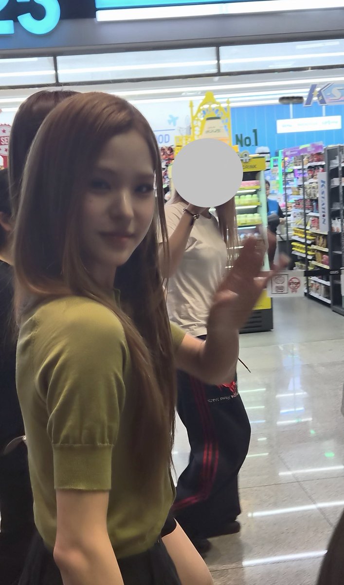 kkwenkiii's tweet photo. 잘 다녀오세요

#이즈나 #마이 https://t.co/Wp8rV94Jnt