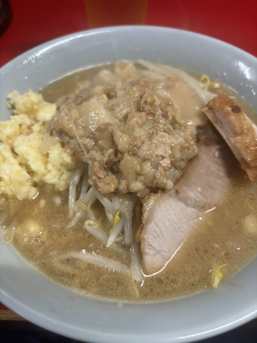 KKPMTD's tweet photo. ラーメン二郎 新宿歌舞伎町店
麺少なめヤサイ少なめニンニクアブラ

美味すぎるでしょう…

#ラーメン二郎
#新宿歌舞伎町店 https://t.co/fRziBkvrQ6
