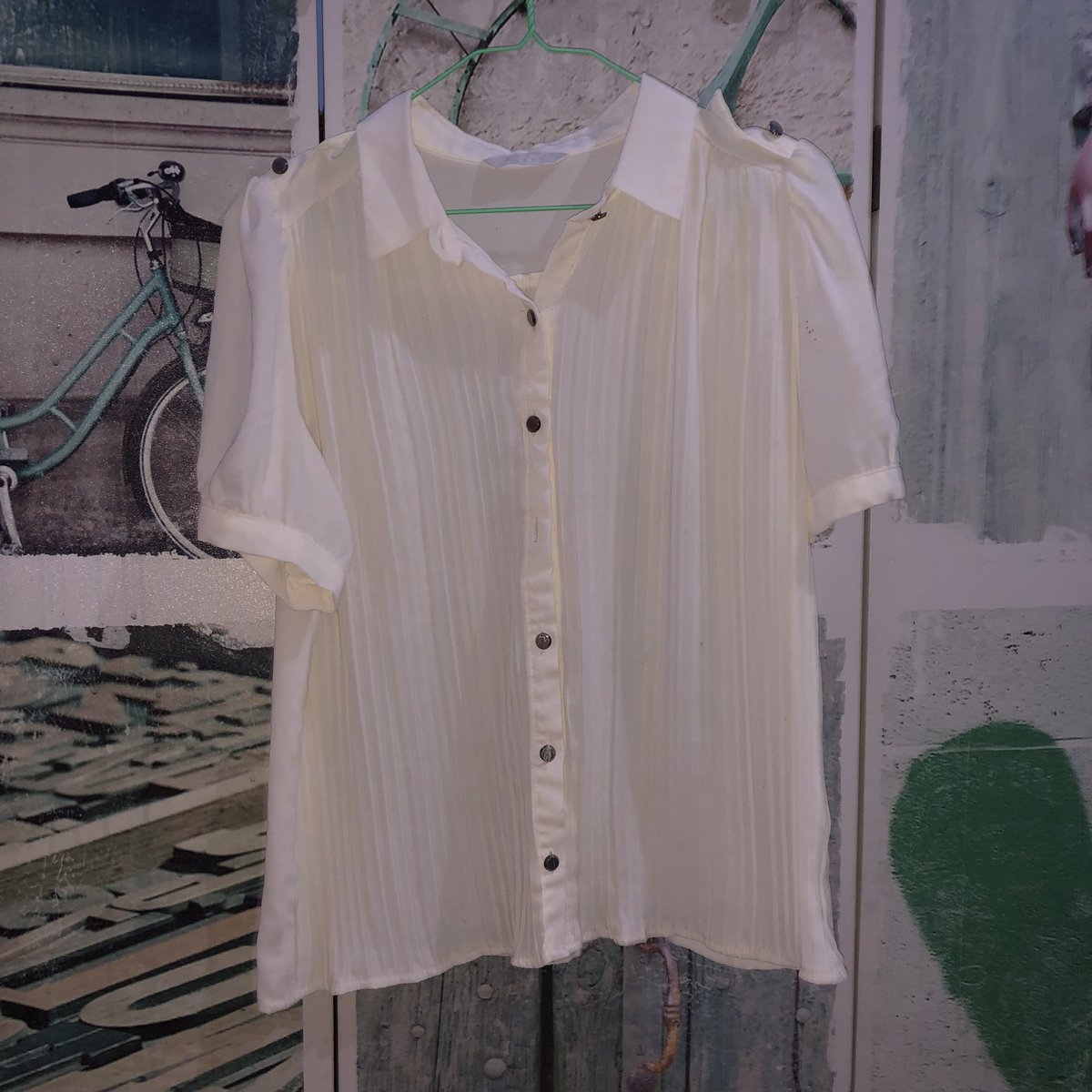 renjuncutieboy's tweet photo. WTS / Want To Sell

Preloved Kemeja Putih

Harga : 60.000

— LD / P : 108 cm / 58 cm
— Minus tertera di tweet selanjutnya 
— Dom Jakarta, checkout via oren
— Include safe packing &amp; exclude admin fee
— DM for more details!

t. wts atasan white shirt https://t.co/3XidGnz0To