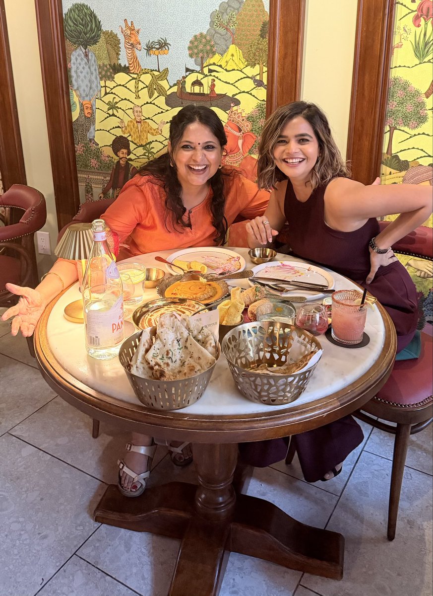 richaanirudh's tweet photo. कल का दिन New York में @TheVikasKhanna के #Bungalow में बीता..वो भी @TheSuhaniShah के साथ..
स्वादिष्ट खाना..वो भी ढेर सारे प्यार के साथ खिलाना..ये विकास खन्ना की ख़ासियत है..❤️❤️❤️❤️❤️ https://t.co/FBMXPnXkdO