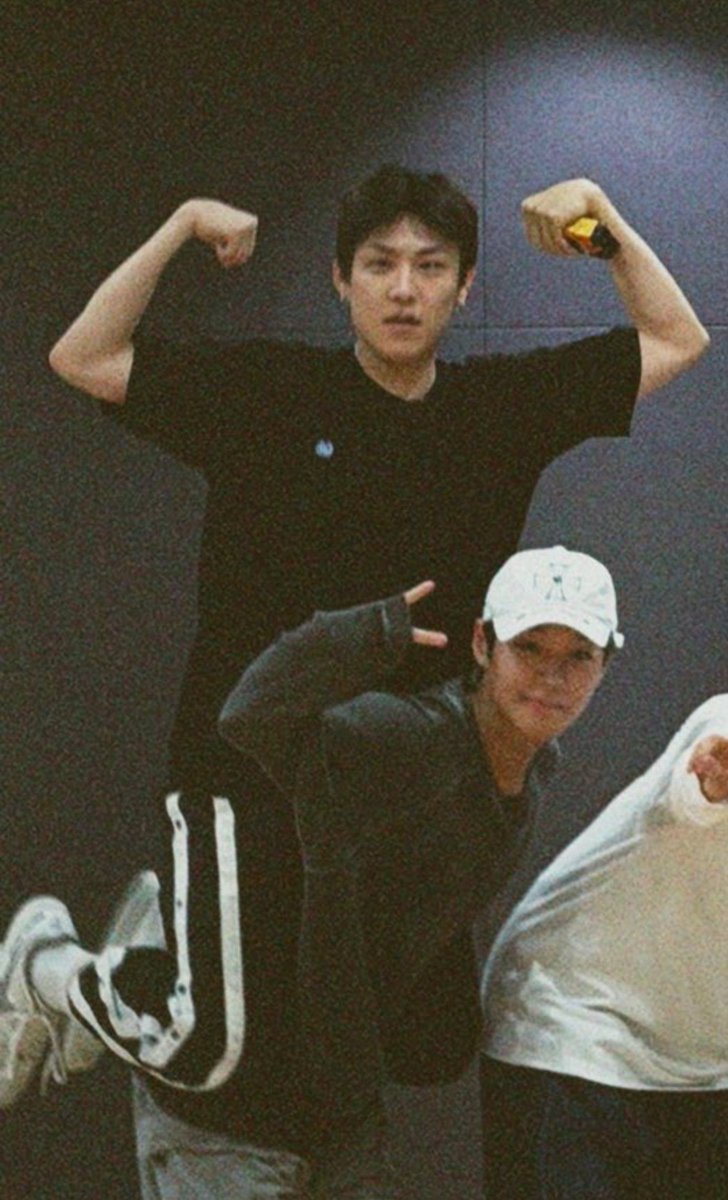 bunssonet's tweet photo. some things never change for these two....my lovies! ๐ฅน forever a woojin-jihoon truther here!! ๐๐ปโโ๏ธ
#pinksausages #bunssodan #๋ถํ์์์ง๋จ #เธเธนเธเธฑเธ #์์ฐธ #์ฐธ์ #99์ฆ #99z #2park #๋ถ์๋จ https://t.co/B5YlkFhVKM