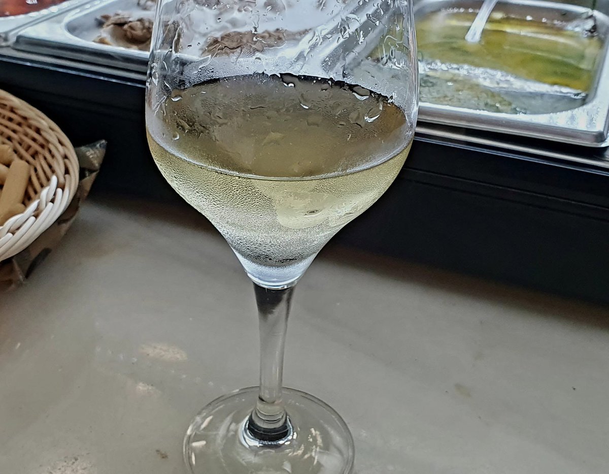 ElJamesteba's tweet photo. Si el Agua sale turbia.., el Entrechuelos sale fresquito.
#Cádiz #Tapeo https://t.co/W3KMlUYjpe