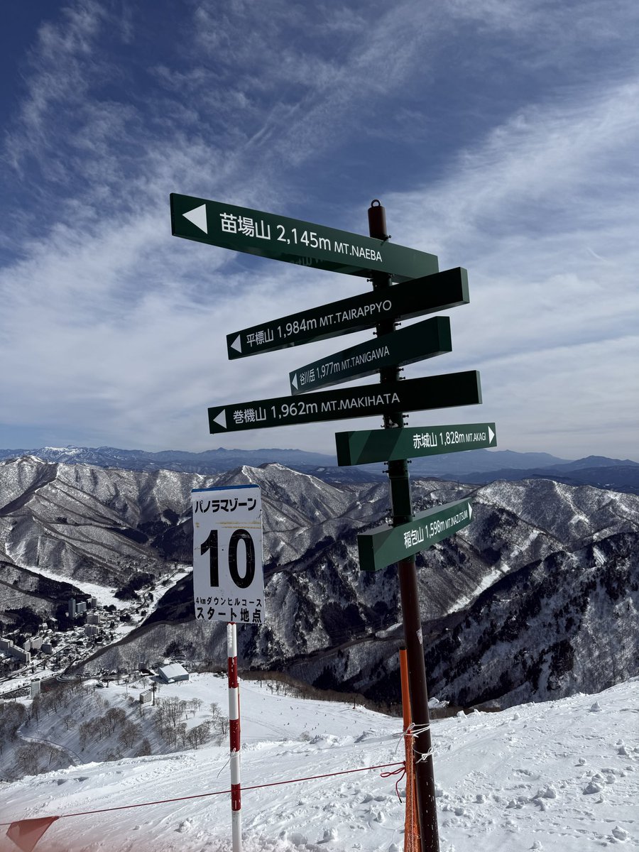 sbo823's tweet photo. 25年ぶりとか言って苗場の山頂から降りて来れるのは俺がとか言うことでは本当になく、スノーボードはとても始めやすいスポーツだと思う、飛ばなきゃいんですよ、ゆっくり滑ってるだけで。 https://t.co/6FTLD4E6Kz