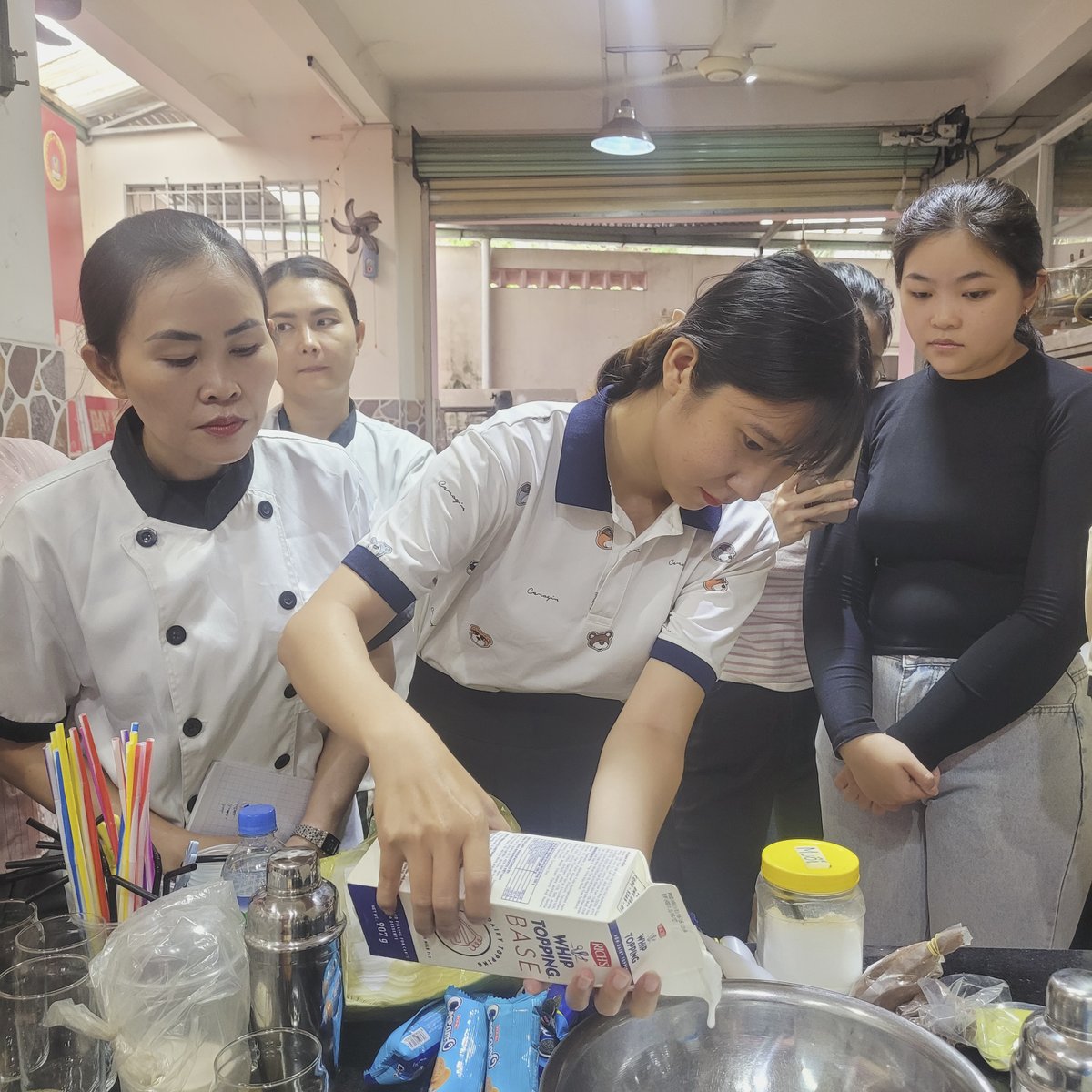 dayngherosa's tweet photo. 📷 KHAI GIẢNG KHÓA HỌC PHA CHẾ THỨC UỐNG CHUYÊN NGHIỆP - CHUYÊN ĐỀ THỨC UỐNG ĐÁ XAY CÙNG THẦY NAM NGUYỄN 📷
Xem chi tiết tại đây: https://t.co/GvJDI4s4Gg https://t.co/xlC5hT4O1K