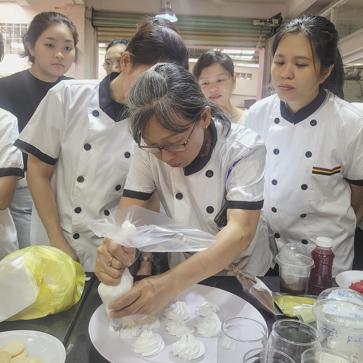 dayngherosa's tweet photo. 📷 KHAI GIẢNG KHÓA HỌC PHA CHẾ THỨC UỐNG CHUYÊN NGHIỆP - CHUYÊN ĐỀ THỨC UỐNG ĐÁ XAY CÙNG THẦY NAM NGUYỄN 📷
Xem chi tiết tại đây: https://t.co/GvJDI4s4Gg https://t.co/xlC5hT4O1K