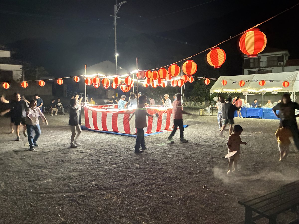 br_miec's tweet photo. 東樫山自治会で盆踊りが盛大に開催されています https://t.co/vC3iHE4T3Z