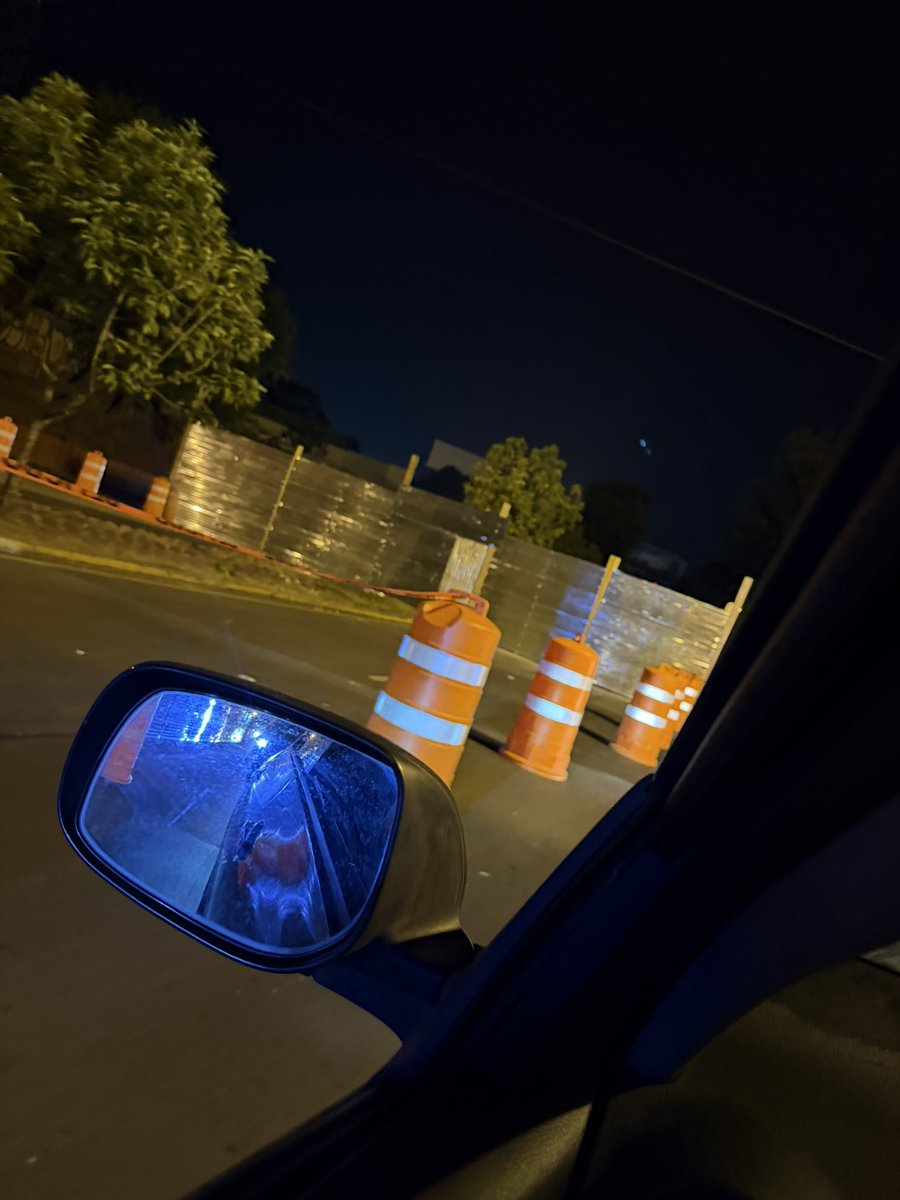 danixco_'s tweet photo. aguas!!! Cerraron dos carriles en el trébol cerca del desvío hacia el aeropuerto, de camino a próceres. 

#traficogt #trebol https://t.co/aUfldFzEVh