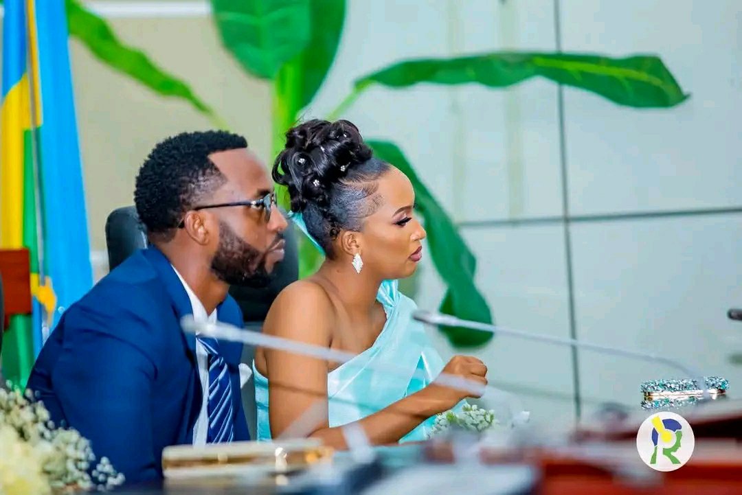 EmmanuelNRG's tweet photo. 🚨AMAKURU MASHYA🚨

Aka kanya ku Rukiko rwa Kibagabaga harimo habarabera Urubanza rwo gutandukana mu mategeko (Divorce) hagati ya Kimenyi Yves na Miss Muyango. Ni Urubanza rwashyizwe mu muhezo. https://t.co/GTNfqzHZpW