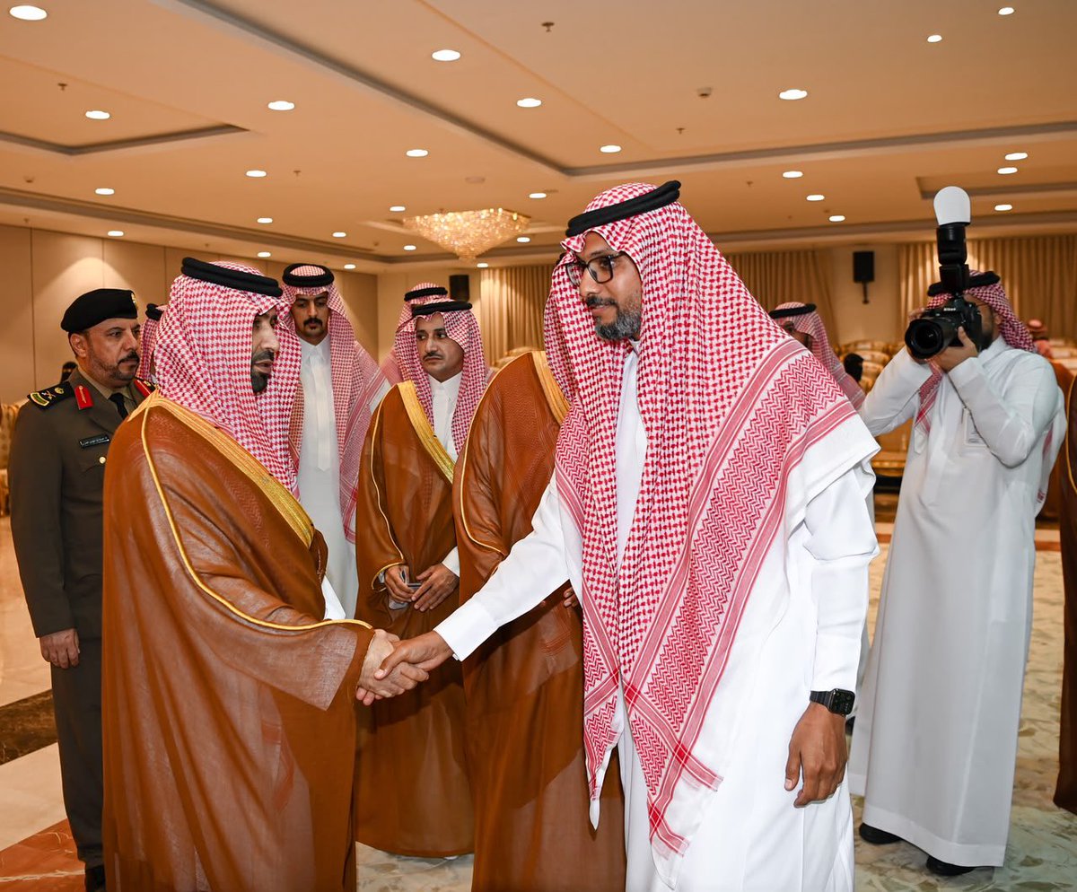 ghaithyasa's tweet photo. 📄 | في #اليوم_العالمي_للشباب، تشرفت إدارة فريق غيث التطوعي بالسلام على صاحب السمو الملكي الأمير محمد بن عبدالعزيز بن محمد بن عبدالعزيز، أمير منطقة جازان، @jazangov في لقاءٍ يجسد اهتمام القيادة الرشيدة بالشباب، ودعمها المستمر لتمكينهم وتعزيز دورهم في خدمة المجتمع وصناعة الأثر

#امانة_جازان
@jazansa