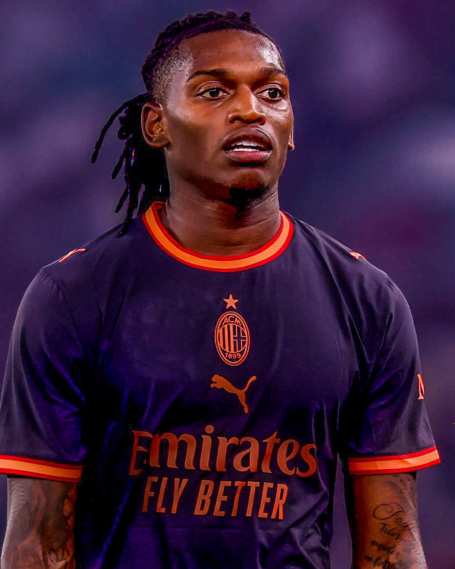 eurofootcom's tweet photo. 🚨🇵🇹 𝐁𝐑𝐄𝐀𝐊𝐈𝐍𝐆 | An offer less than €50m and close to €40m could be enough to sign Rafael Leão (27) from Milan, reports @DiMarzio. 💰 https://t.co/RiWaege7qR