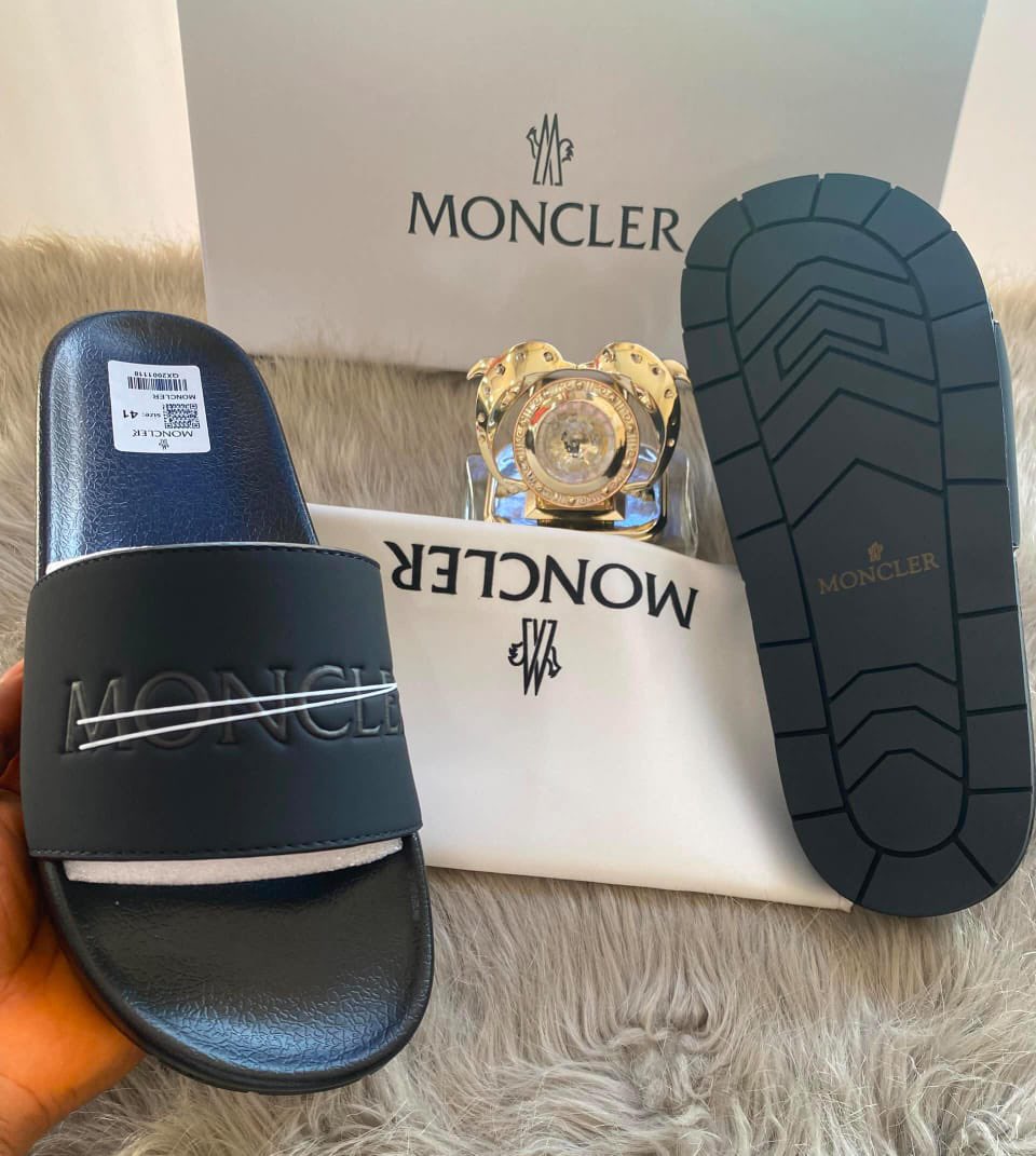 SazzyStore's tweet photo. Designer Slides! 🔥

🏷️   ₦23,000

🛒 08062521327 (WhatsApp)
📍Location Onitsha, Delivery Nationwide.

Please Kindly Help Me  Retweet 🙏 https://t.co/MWZzakK4M6