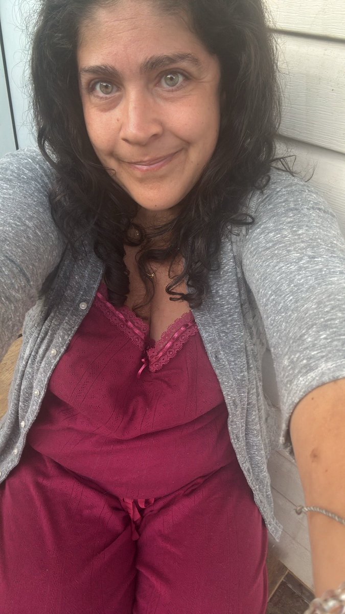luisascarps15's tweet photo. #happyfridaymorning wearing my grey cardigan and burgundy tank top and long pants 👖 before it get too hot 🥵 today two wear long pants 👖 outside in 2026! #fypシ゚ https://t.co/E7CclsKKt8