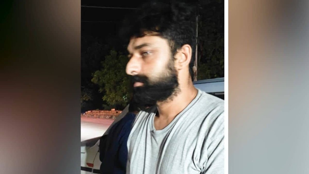 AskAnshul's tweet photo. He is Rana Rauf Khalid, alias Wahab Alam, a Pakistani national arrested by the West Bengal STF.

He was trying to move towards the Bangladesh border when he was intercepted. A map and photographs of Fort William, the headquarters of the Indian Army’s Eastern Command in Kolkata, were recovered from him.

He was collecting information related to military infrastructure and movements in border areas.

After his interrogation, a man named Mohammad Ijaz was arrested from Kolkata’s Topsia area.

What is the role of Mohammad Ijaz? He is a facilitator who helped Rana Rauf Khalid by providing him with shelter and helping him obtain forged Indian identity documents.

This case is a stark reminder of the old saying: the gates of a fort are always opened from within, never from outside. An insider enemy can be a greater threat than an outsider enemy.