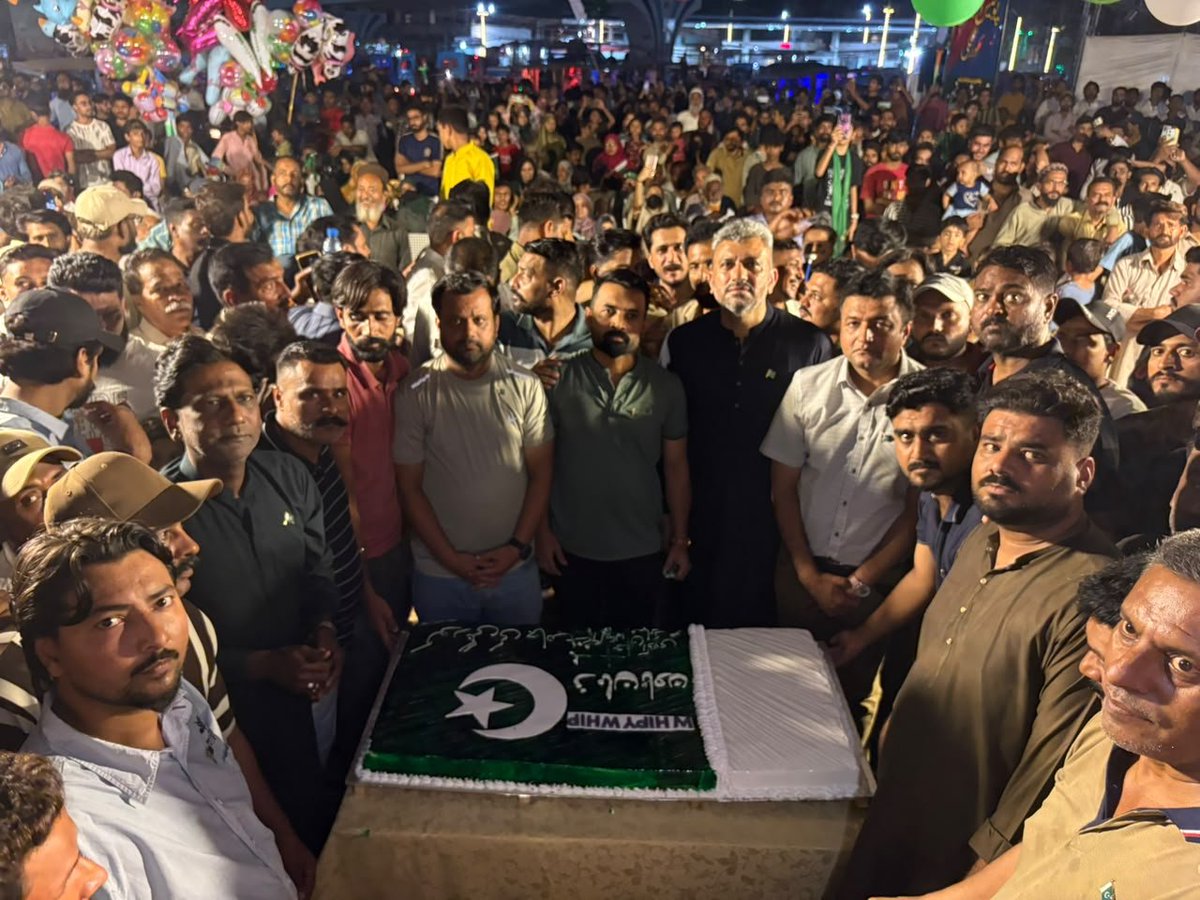 Najmmirza's tweet photo. 13 اگست 2026

ایم کیو ایم پاکستان زمان ٹاؤن کورنگی میں مرکزی پرچم کشائی و کیک کٹنگ کا پروگرام   کورنگی نمبر ½2 ڈبل روڈ پر منعقد کیا گیا ۔۔
 جس میں حق پرست ایم پی اے نجم مرزا ، رکن COC مظہر مقصود ، ٹاؤن انچارج زمان ٹاؤن اخلاق احمد ، کورنگی ٹاؤن انچارج ساجد راجپوت ، لانڈھی ٹاؤن انچارج تاشفین علی نے خصوصی طور پر شرکت کی اس موقع پر یوسیز کے زمہ داران و کارکنان اور کثیر تعداد میں اہلیان کورنگی نے شرکت کی.
#NajamMirza #MPA #PS94 #Korangi #MQMPakistan #IndependenceDay #14thAugust