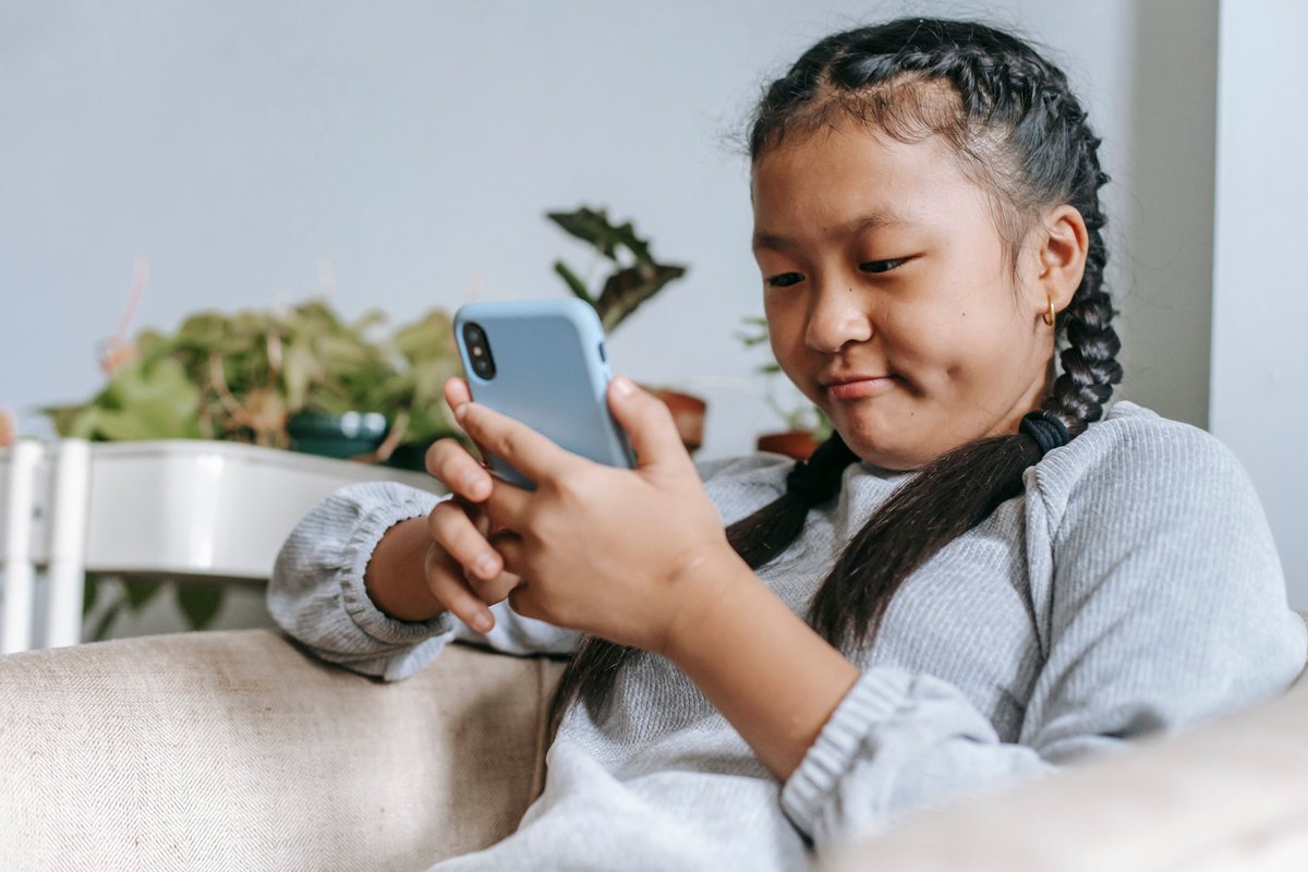 parentsease2026's tweet photo. you are COOKED as a parent in 2026 if you still think your child is safe online by default

TikTok opens every new account to the public automatically
Roblox allows strangers to chat with your child from day one
Snapchat shares your child's exact location to everyone by default. https://t.co/6qNnlodn6s
