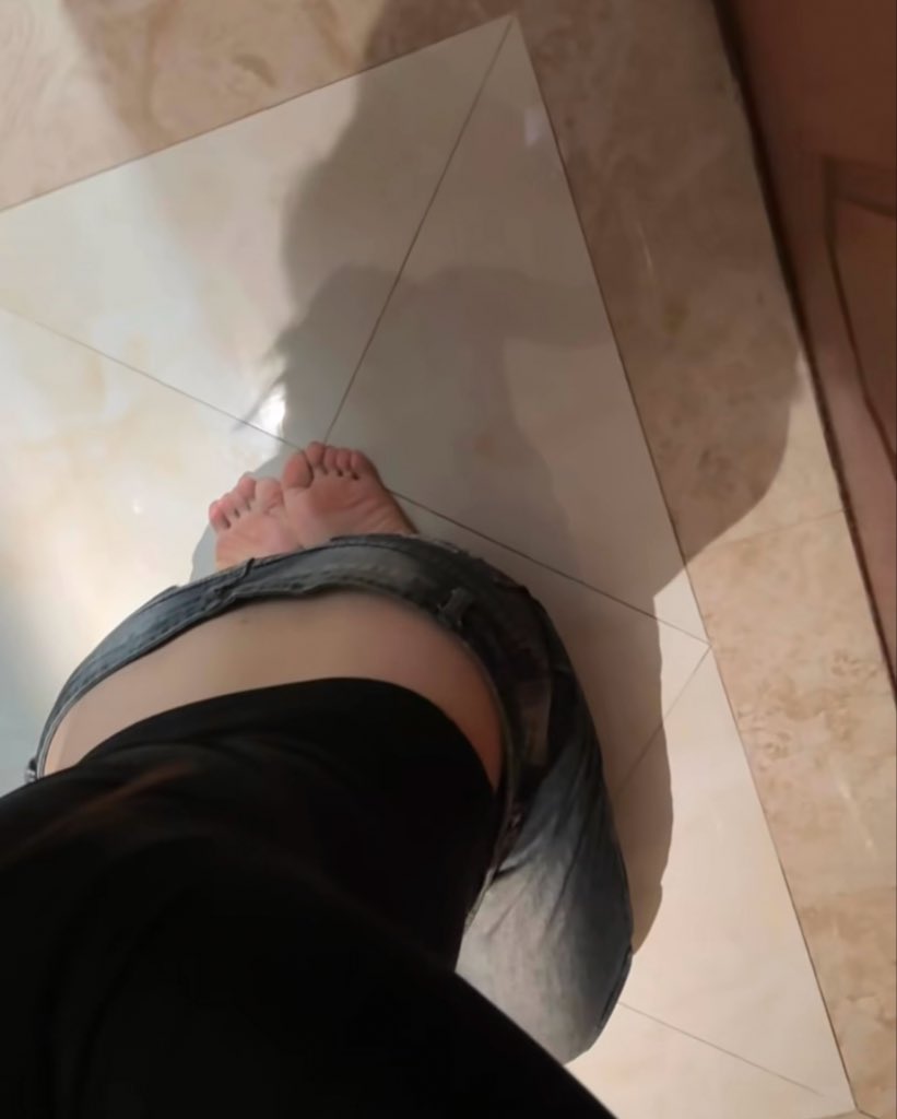 CoCoLucKy04's tweet photo. 他说他的技校配不上我🥵 https://t.co/XoXf9EYQni