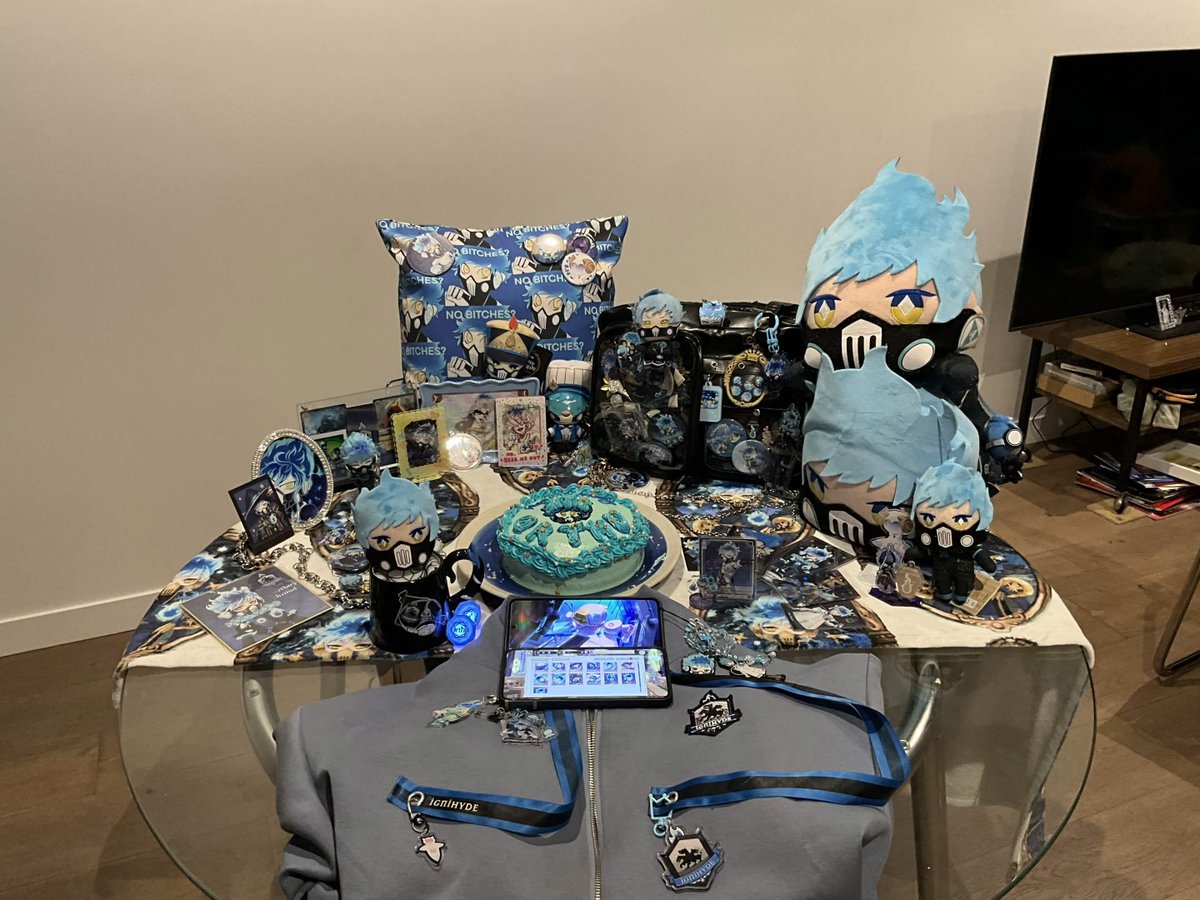 ignispersephone's tweet photo. HAPPY BIRTHDAY ORTHOOOOOO 🥹🥹🥹🥹🥹 

Shoutout to my boyfriend @City_Blu_ for celebrating this international holiday with me and for acting as my camera man 🤭💙 

This is our combined Oru collection as we met and started dating thanks to him!! I couldn't be more grateful 🥹💙💙 https://t.co/BgmcZkA2OQ