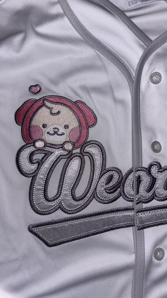 keyti_kat's tweet photo. So happy, dumating na ang dress ko. 🤭

Love the deets of this EXO-Mungchiz Baseball Uniform, pero malaki tlga sya. size ba ‘to ni Chanyeol? https://t.co/r1MKatNg6K