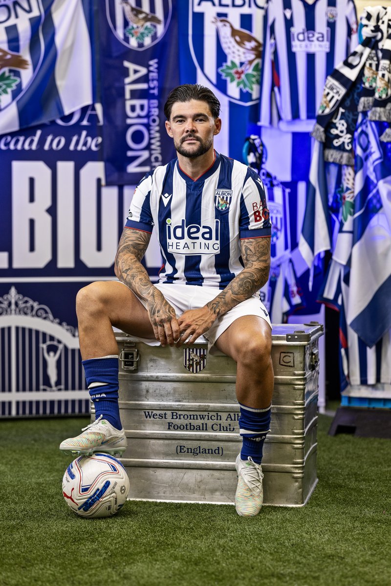 WBA's tweet photo. 170 appearances in Albion colours. 🫡

Thank you for your years of service, Alex. 💙🤍 https://t.co/5AAPke4itc